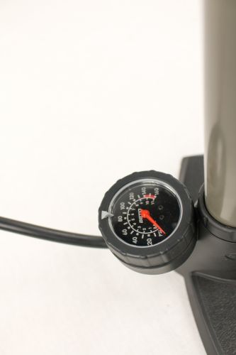Qualit�ts Standfu� Hand-Luftpumpe mit Manometer f�r Auto oder Fahrrad